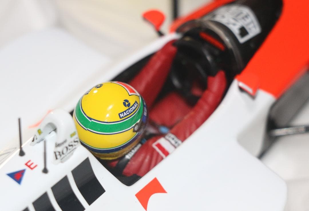 貴重ビックスケール１／1８マクラーレン・ホンダMP4／4　セナ・コレコレ　中古品