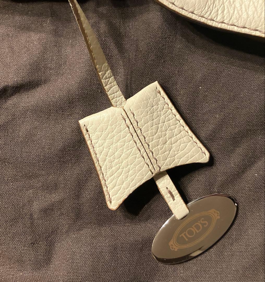 アイボリー レザー ハンドバッグ