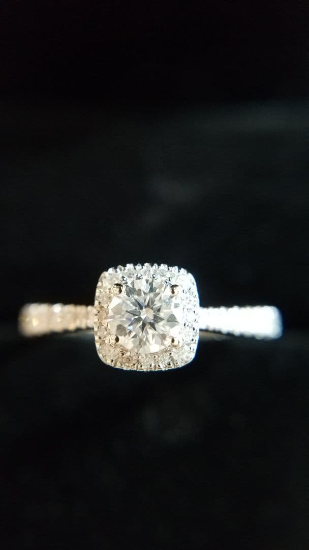 Yu⭐︎ページ！最高級モアサナイト　0.3カラット　スクエアヘイローリング