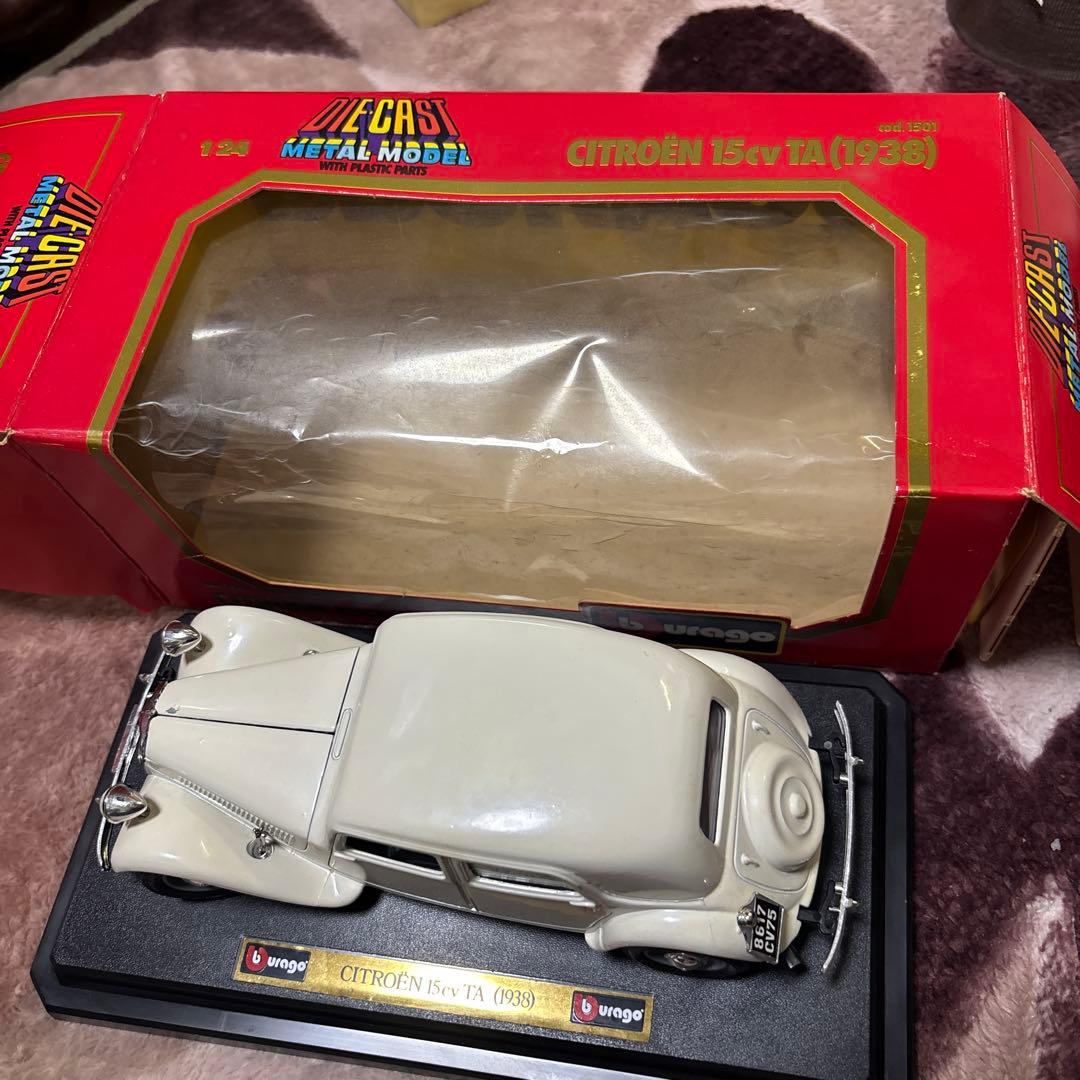 ブラーゴ社シトロエン15cv TAダイキャストメタルモデル 1/24