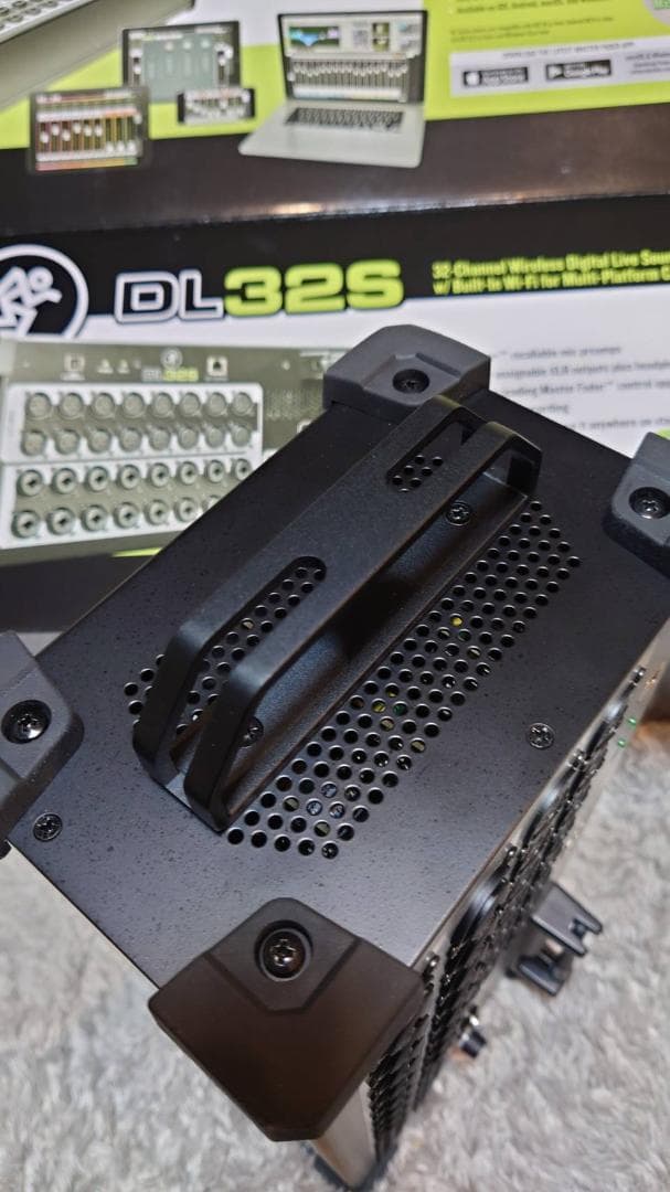 Mackie DL32S デジタルミキサー Wi-Fi付型（ホール使用１回）美品