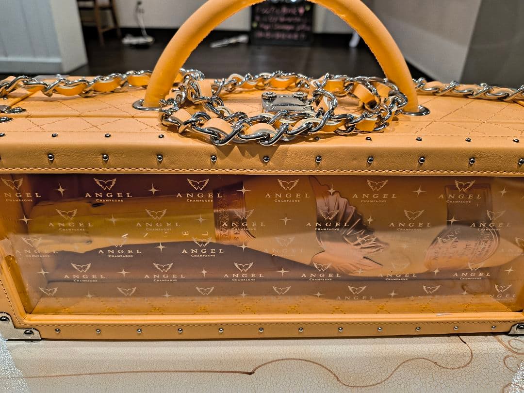 限定エンジェル　シャンパン　ハロウィンロゼ　箱　チェーン　鍵付き 限定エンジェル シャンパン ハロウィンロゼ 箱 チェーン 鍵付き