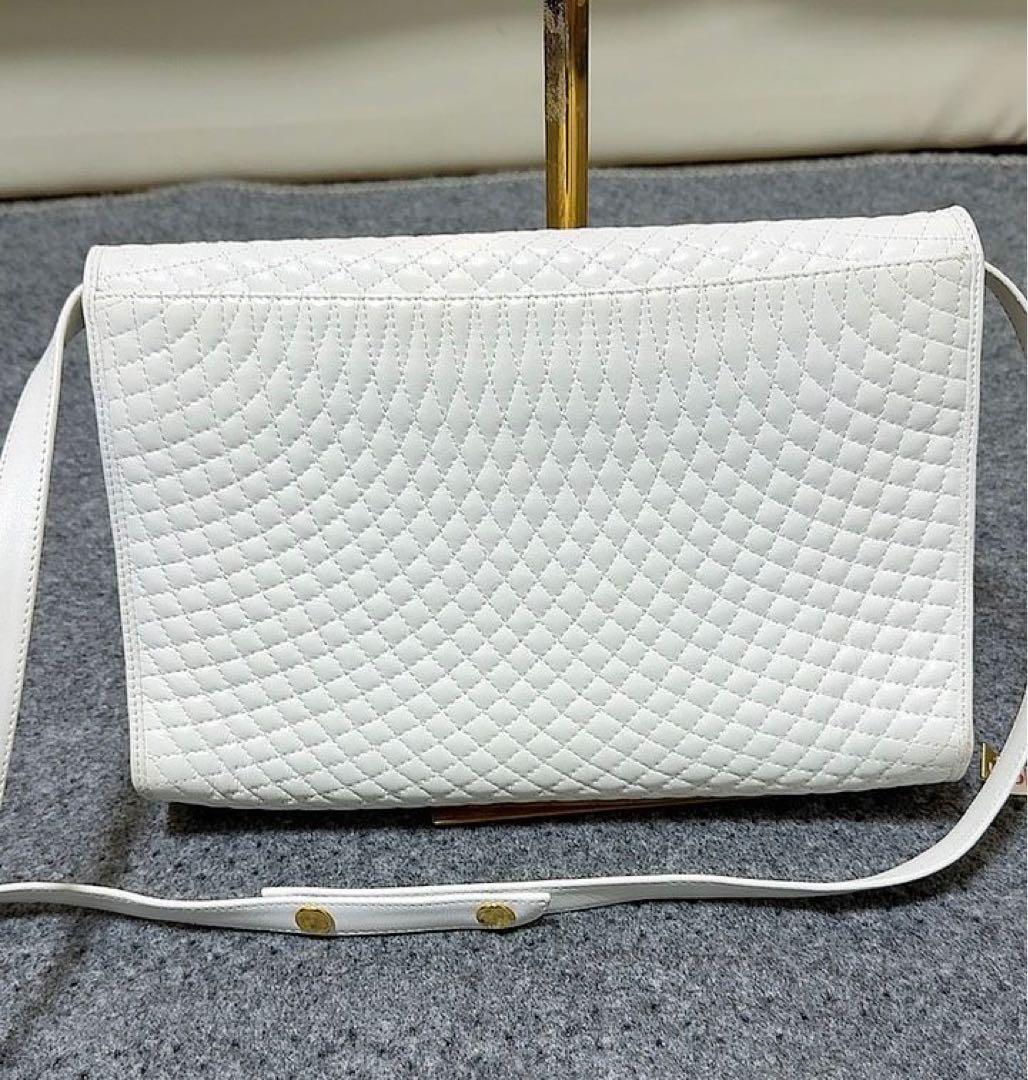 美品**BALLY**ホワイトキルティングパーティーバッグ