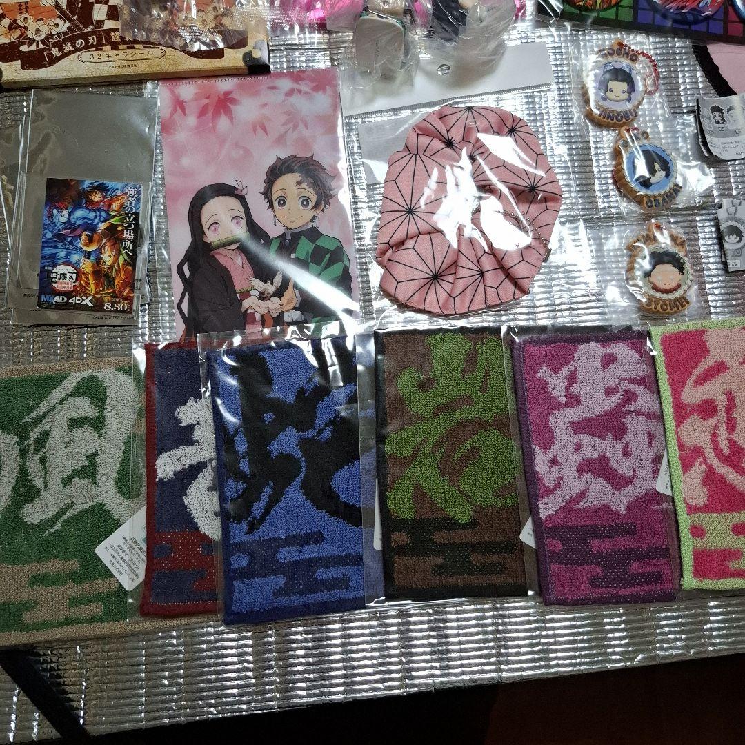 鬼滅の刃 つまんで繋げてマスコット&缶バッチ&すわらせ隊他おまとめ売り