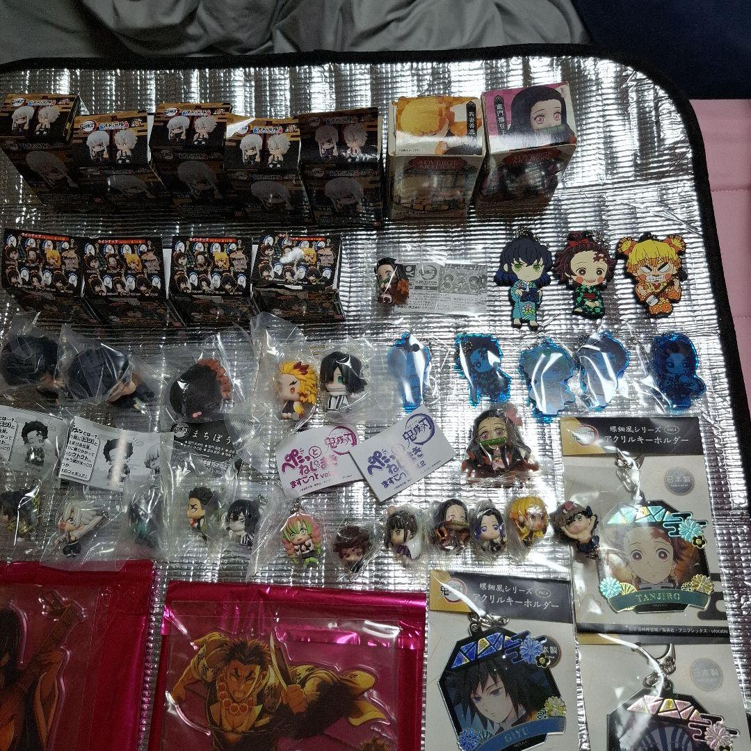 鬼滅の刃 つまんで繋げてマスコット&缶バッチ&すわらせ隊他おまとめ売り