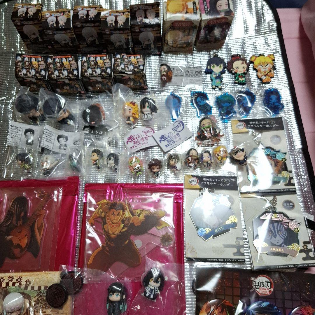 鬼滅の刃 つまんで繋げてマスコット&缶バッチ&すわらせ隊他おまとめ売り