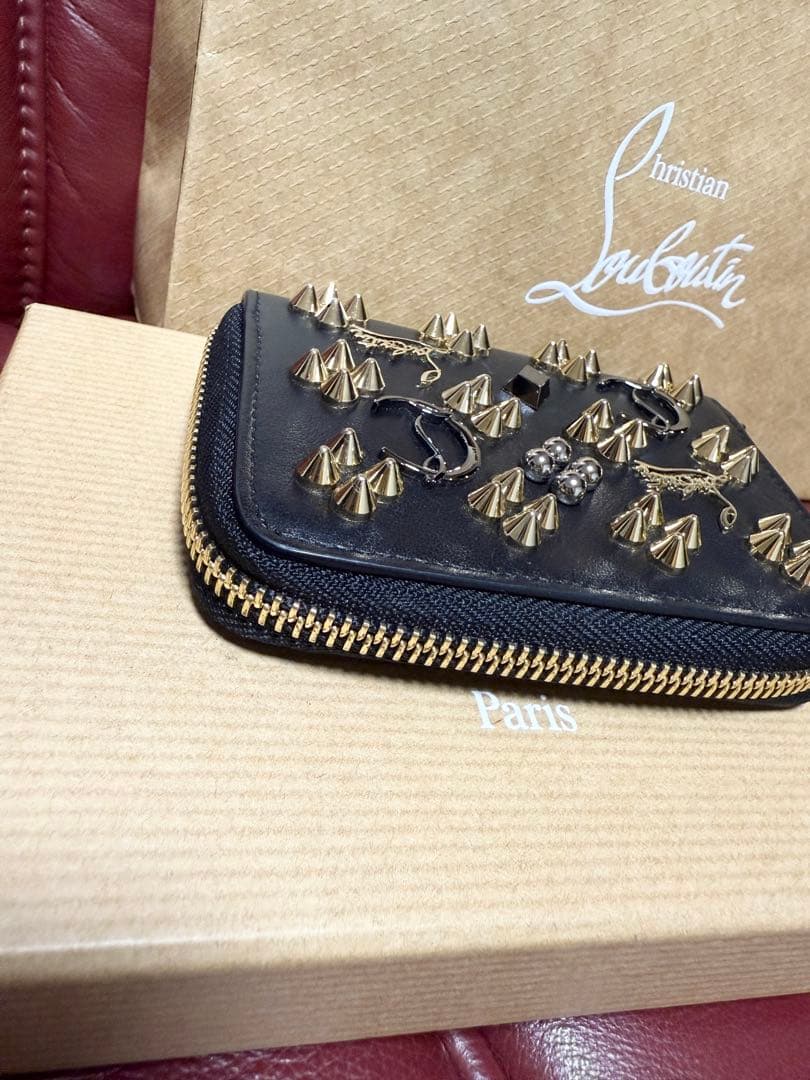 【正規品・箱付き】美品 クリスチャン ルブタン パネトーネ ケース