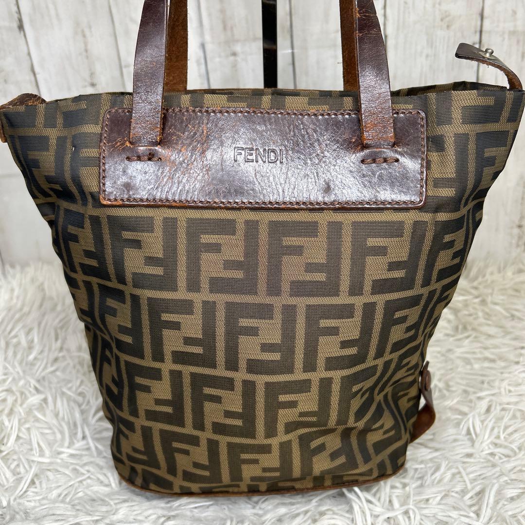 FENDI ズッカ　ロゴ　ハンドバッグ　FF ナイロン　レザー　ブラウン