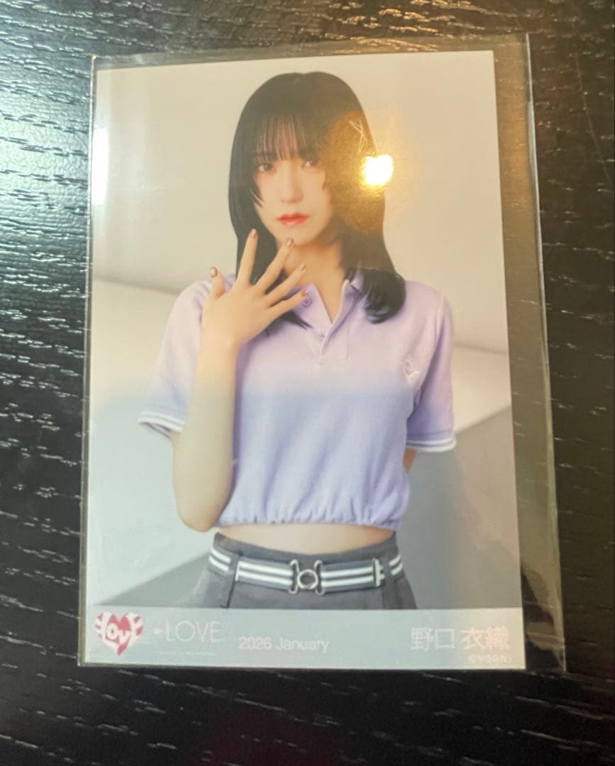 LOVE 野口衣織 個別ポロシャツ生写真 チュウ - メルカリ