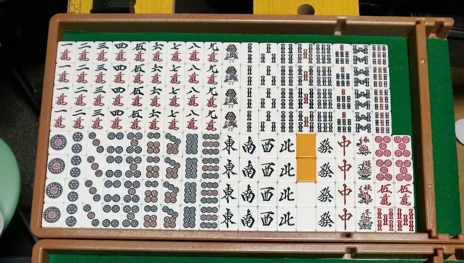 全自動麻雀卓　旧アモス用26ミリ牌セット美品ALタイプ！ 人気 全自動麻雀卓 旧アモス（26mm）牌 青と黄セット メルカリ】全自動