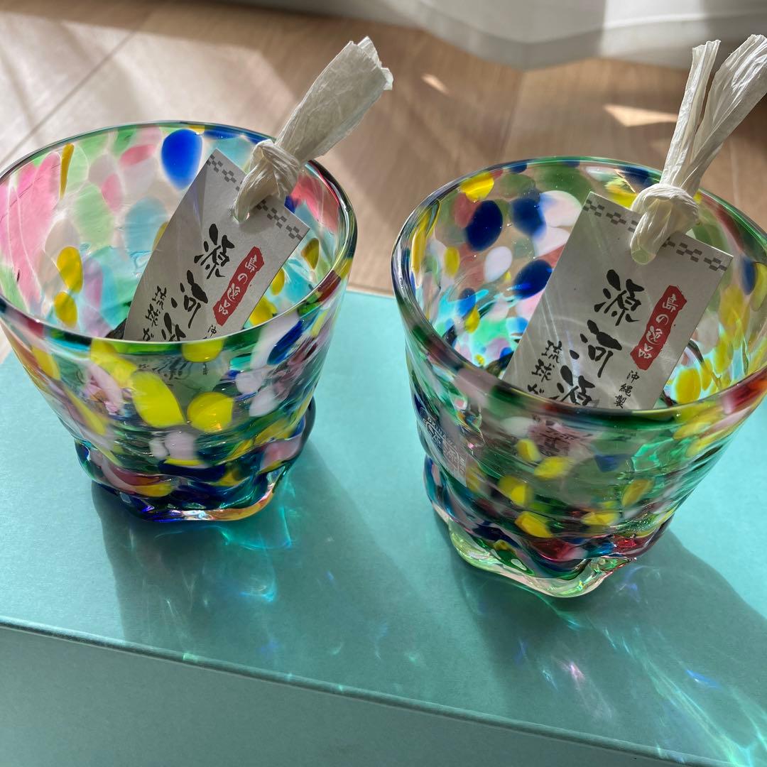 青磁 陶器 水差し 花模様 青磁 陶器 陶器の手書き模様、水差しとアイス