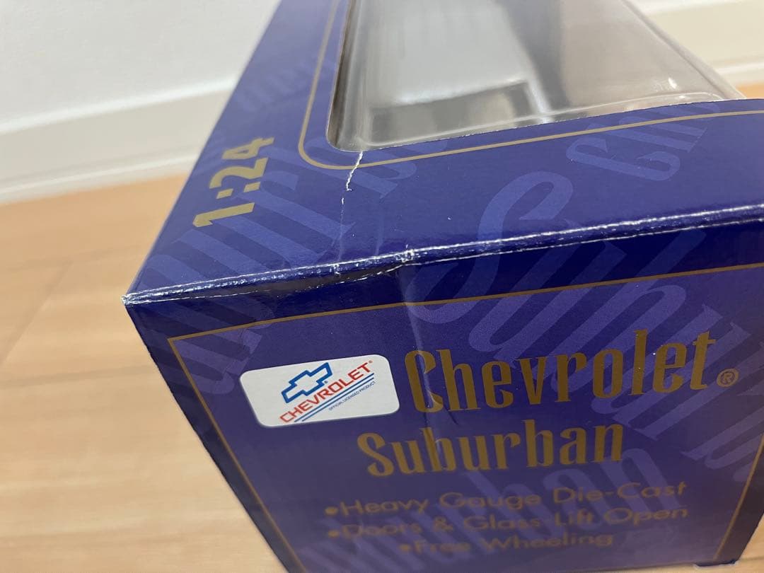 ミニカー 1993 chevrolet suburban 1/24