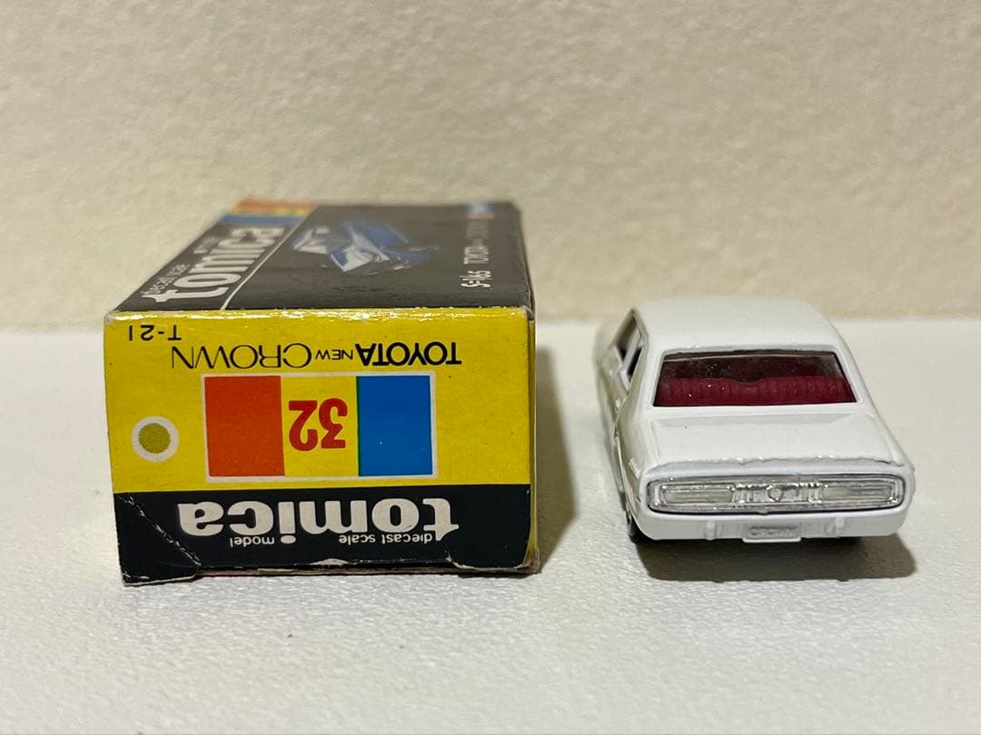 トミカ 日本製 黒箱 32-1 トヨタ ニュークラウン