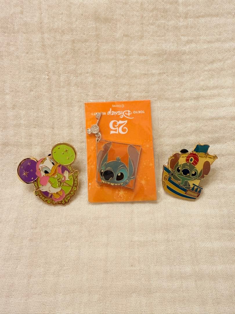 ディズニーパーク限定 25周年スティッチほかピンバッジ3個セット