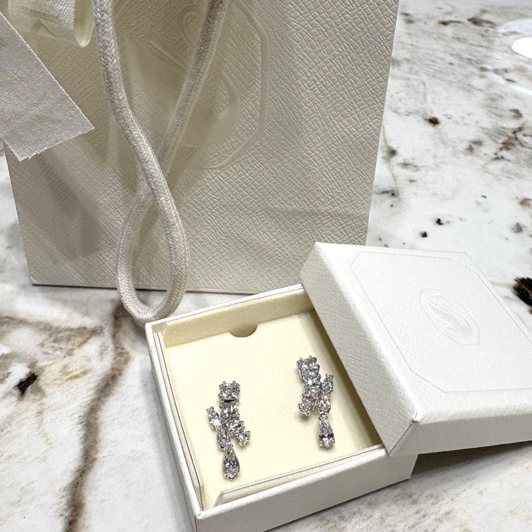 SWAROVSKI Motrixドロップピアス/ブライダルアクセサリー - メルカリ