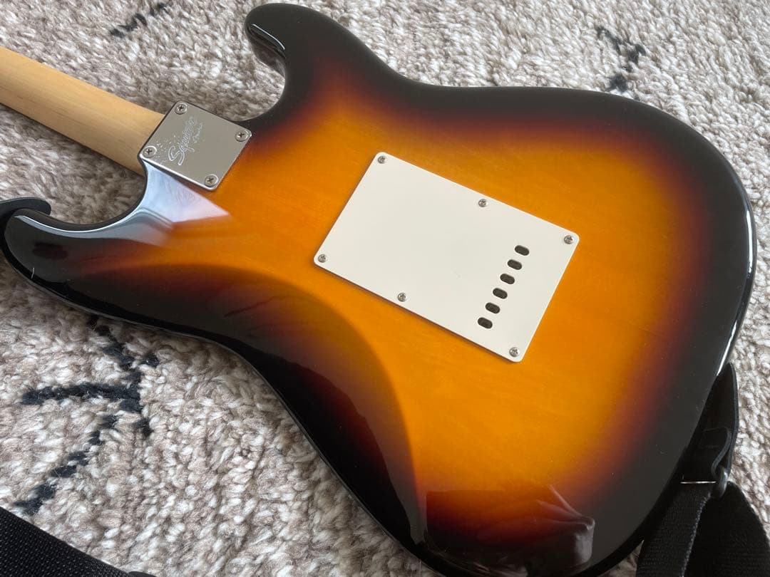 超美品　Squire by FENDER レフティー　ストラト　サンバースト