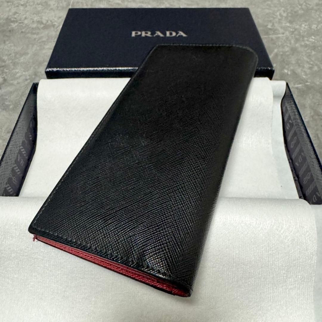 PRADA サフィアーノレザー 二つ折り長財布 ブラック レッドの通販はau
