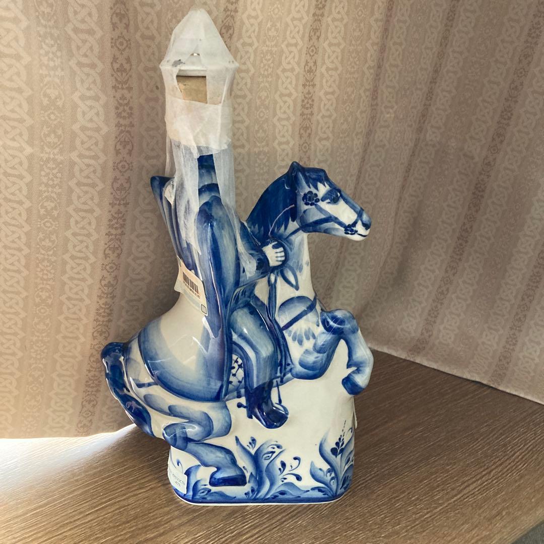 騎士と馬の陶器ボトル