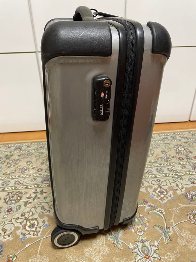 TUMI アルミニウム キャリーケース TSAロック 機内持ち込み 28000D