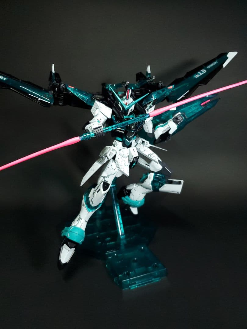 MGガンプラ ジャスティスガンダム 全塗装 クロスコントラスト　初音ミクカラー