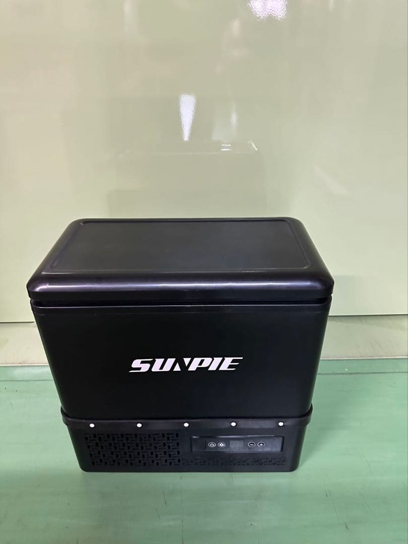 車載冷蔵庫12L -16℃～20℃ 12V/24V車に対応 AC/DC電源対応