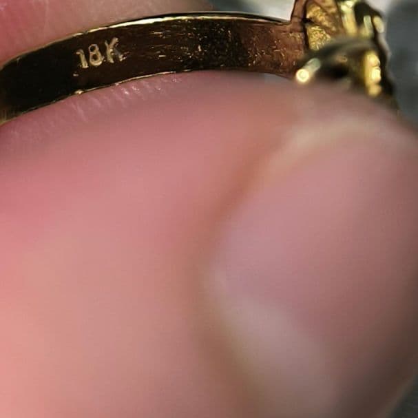 新品近い18K ゴールド リボン型リング素敵なデザイン指輪，一度だけ使いまして。