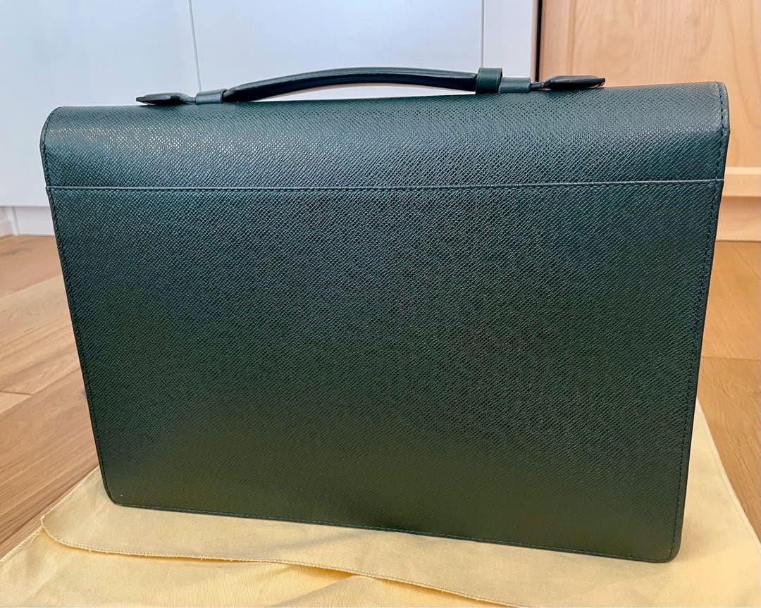 LOUIS VUITTONタイガ　セルヴィエットクラド　　　ブリーフケース