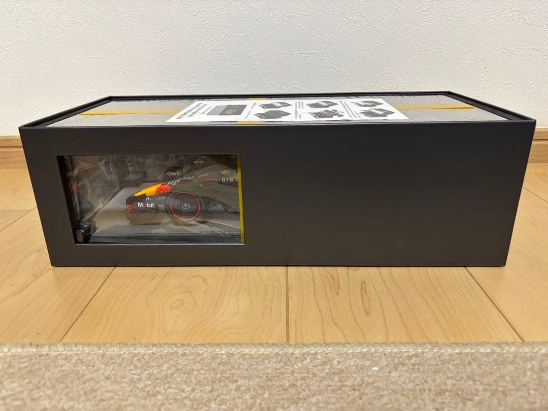 ミニカー spark RB18 No.1 MAXVERSTAPPEN 1/18