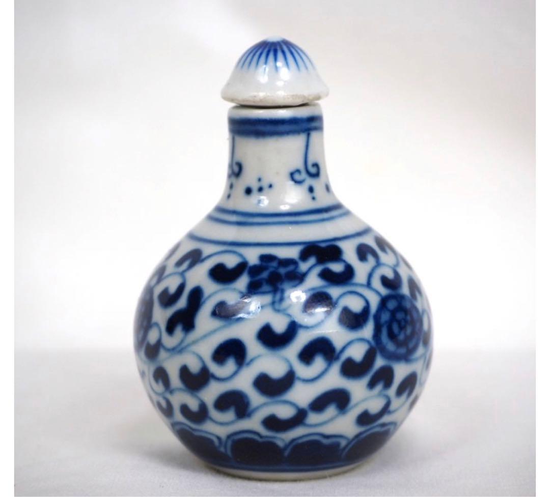 送料無料　『玉』在銘　染付鼻煙壺　中国古玩骨董