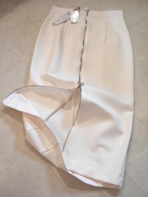 入荷◆リナシメント◆素敵アイボリーホワイト！定番人気のペンシルタイトスカート！M
