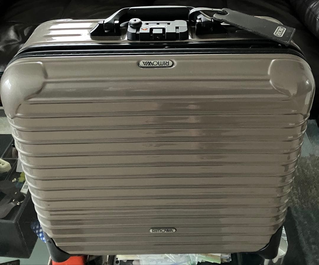 (美品)リモワ サルサ ビジネストローリー 23L 希少2輪 シャンパンゴールド リモワ サルサ ビジネストローリー 23L 希少2輪 シャンパンゴールド