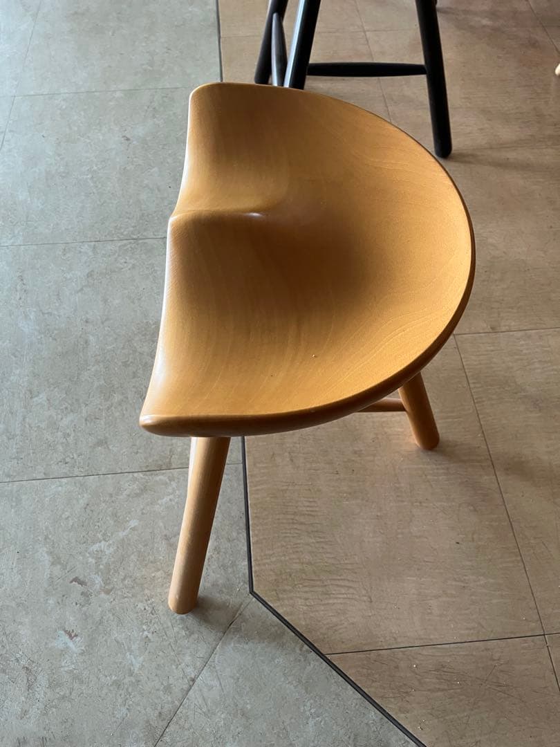 ナチュラル木製スツール 曲線デザイン