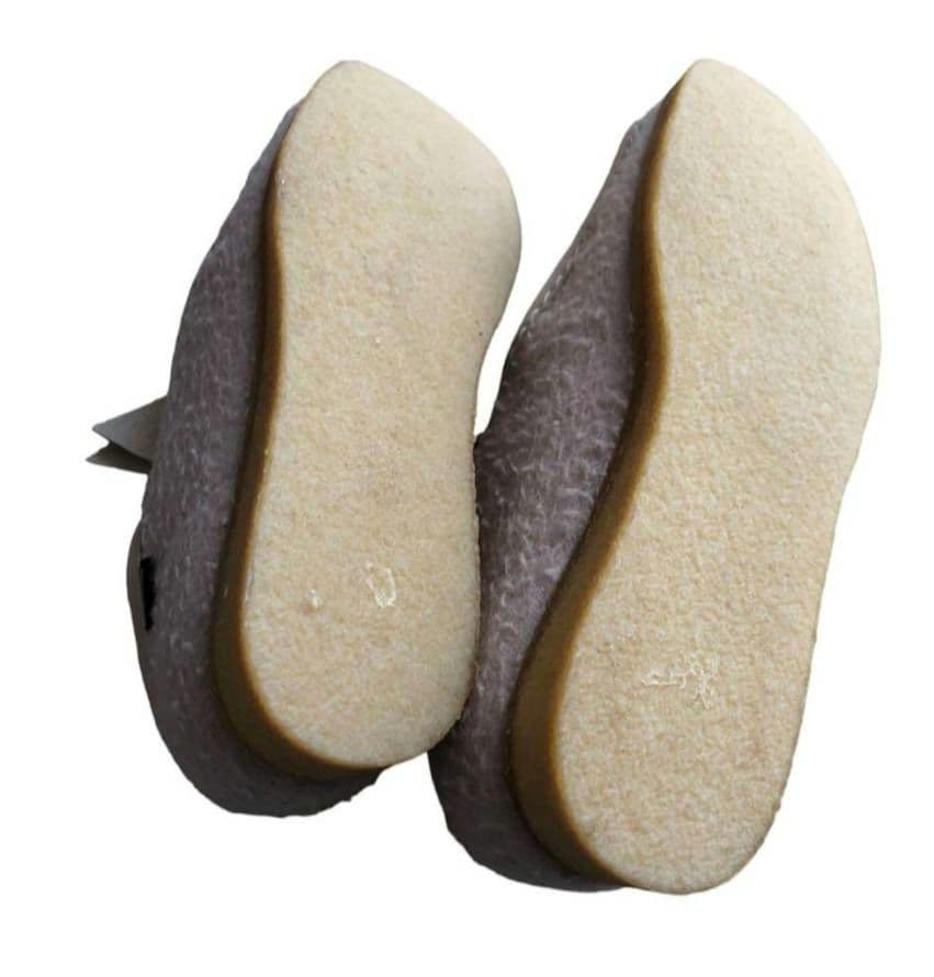 新品クラークスClarksワラビー26センチUK8エメレオンドレコラボ！