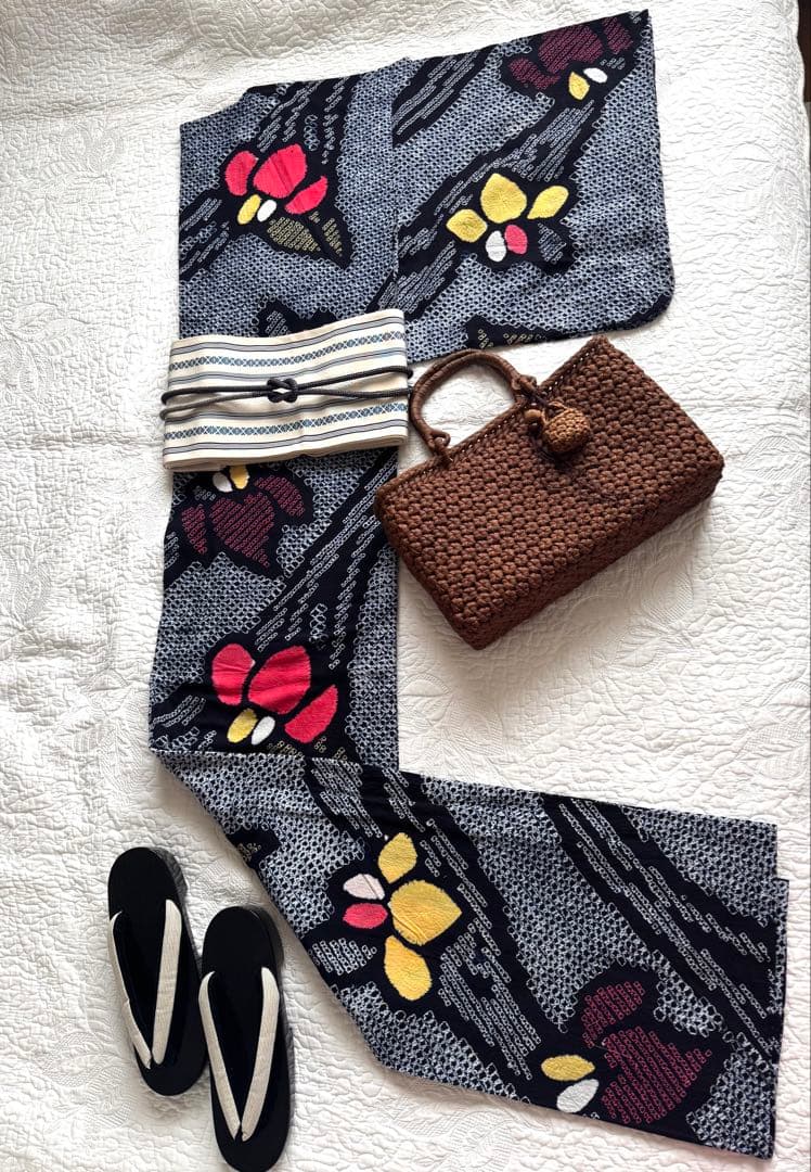 粋な大人の浴衣 高身長の方にも ◆ 有松絞り 舞花文 華麗な洋花の柄