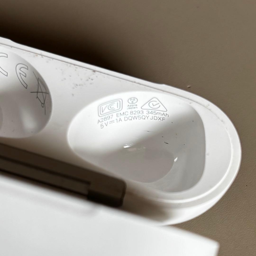 ジャンク/AirPods本体 ホワイト 充電ケース付 - メルカリ