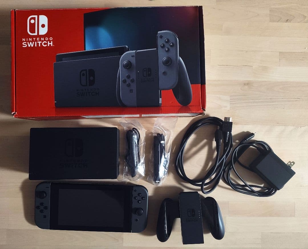 【動作確認済】Nintendo Switch 本体 グレー ＋ソフト2本