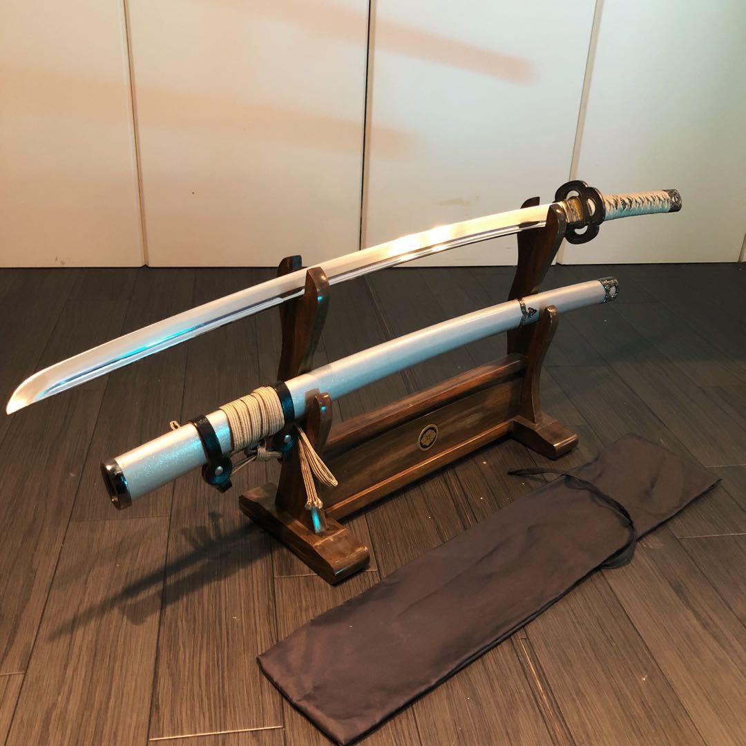 高級模造刀　銀鞘　居合刀　樋入り刀身　白拵え　亜合金刀身　名刀　刀袋付き