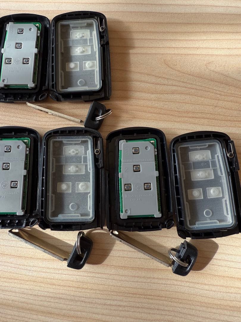 トヨタ純正 ヴォクシー スマートキー (4つボタン) 6個 送料込み