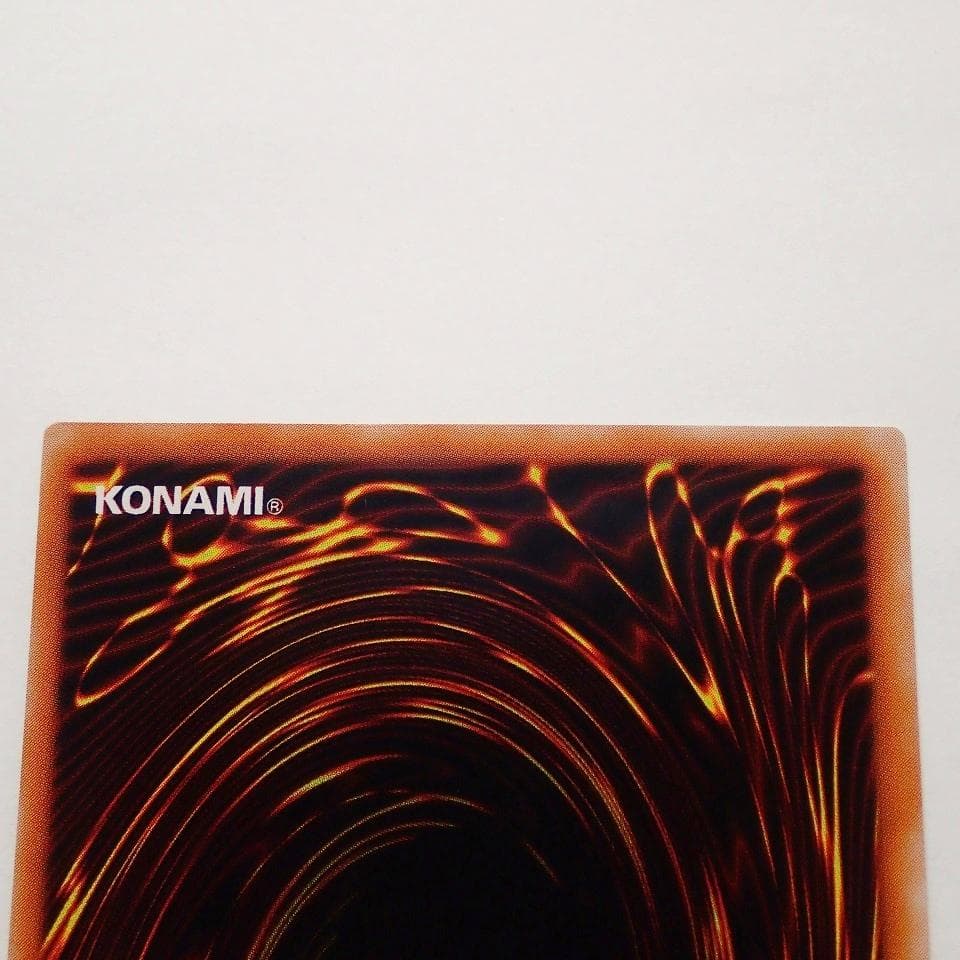 美品 遊戯王 混沌の黒魔術師 レリーフ