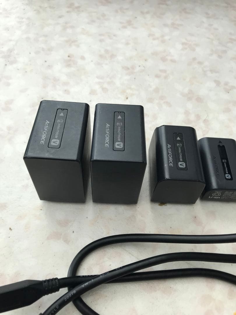 ソニーハンディカムHDR-CX535ホワイト付属品勢揃い