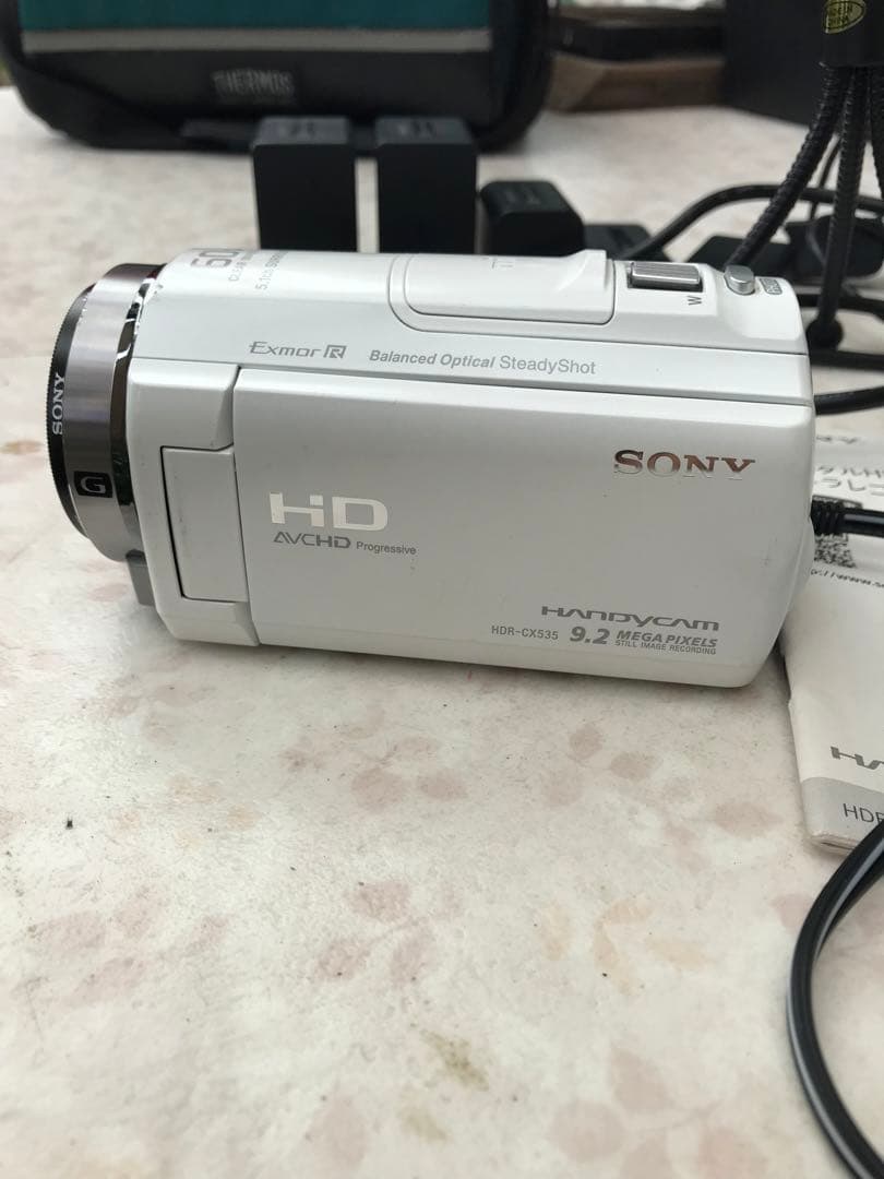 ソニーハンディカムHDR-CX535ホワイト付属品勢揃い