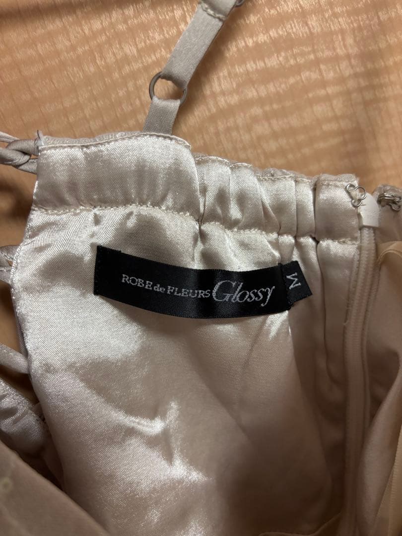 ゆ*い様 Robe de Fleurs Glossy ベージュホワイトドレス