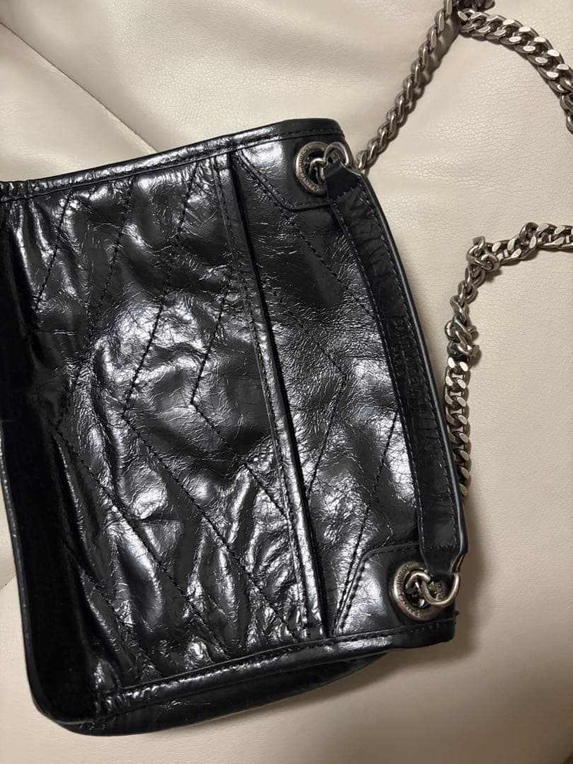 YSL ニキ ミディアム レザー ショルダーバッグ