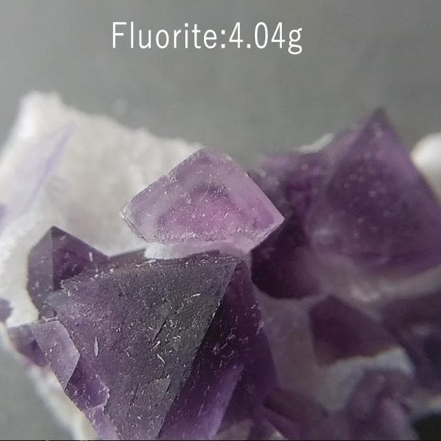 4.04g　砂糖菓子フローライト　母岩付き　鉱物標本　フローライト