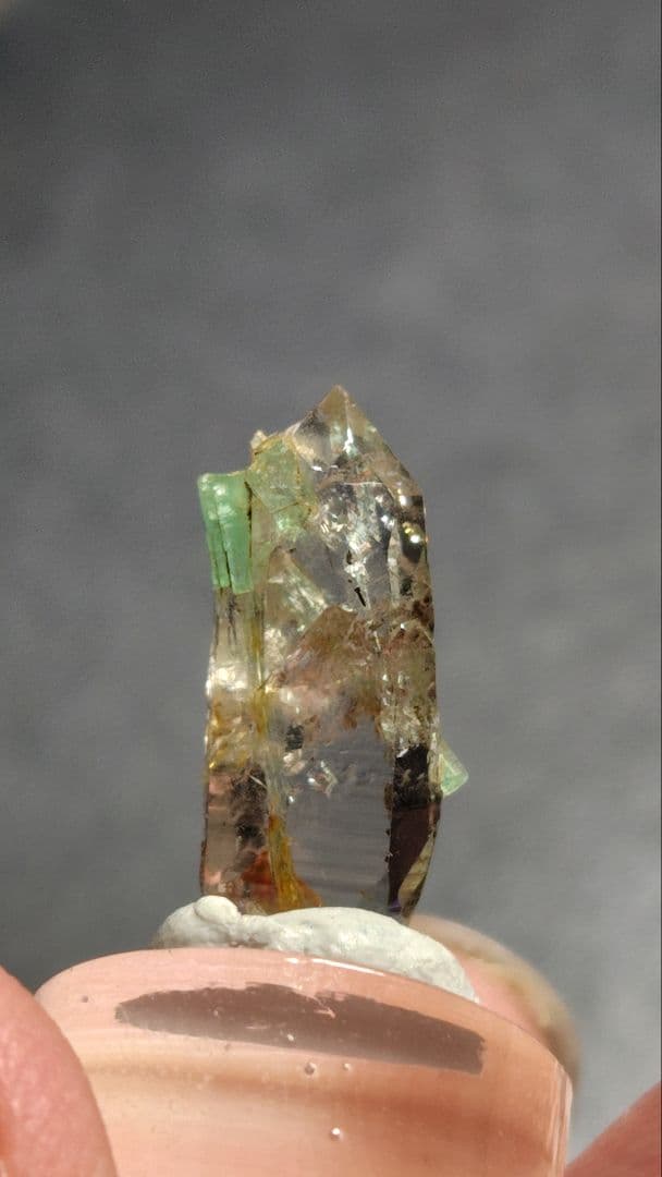 エメラルド・インクルージョン水晶 アフガニスタン産 1071