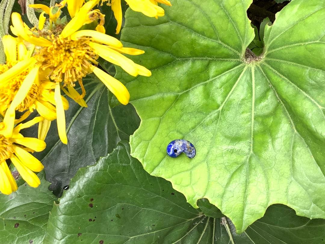 ✳希少お宝勾玉‼️ ラピスラズリ黄鉄鉱ピカピカ色彩良好本物