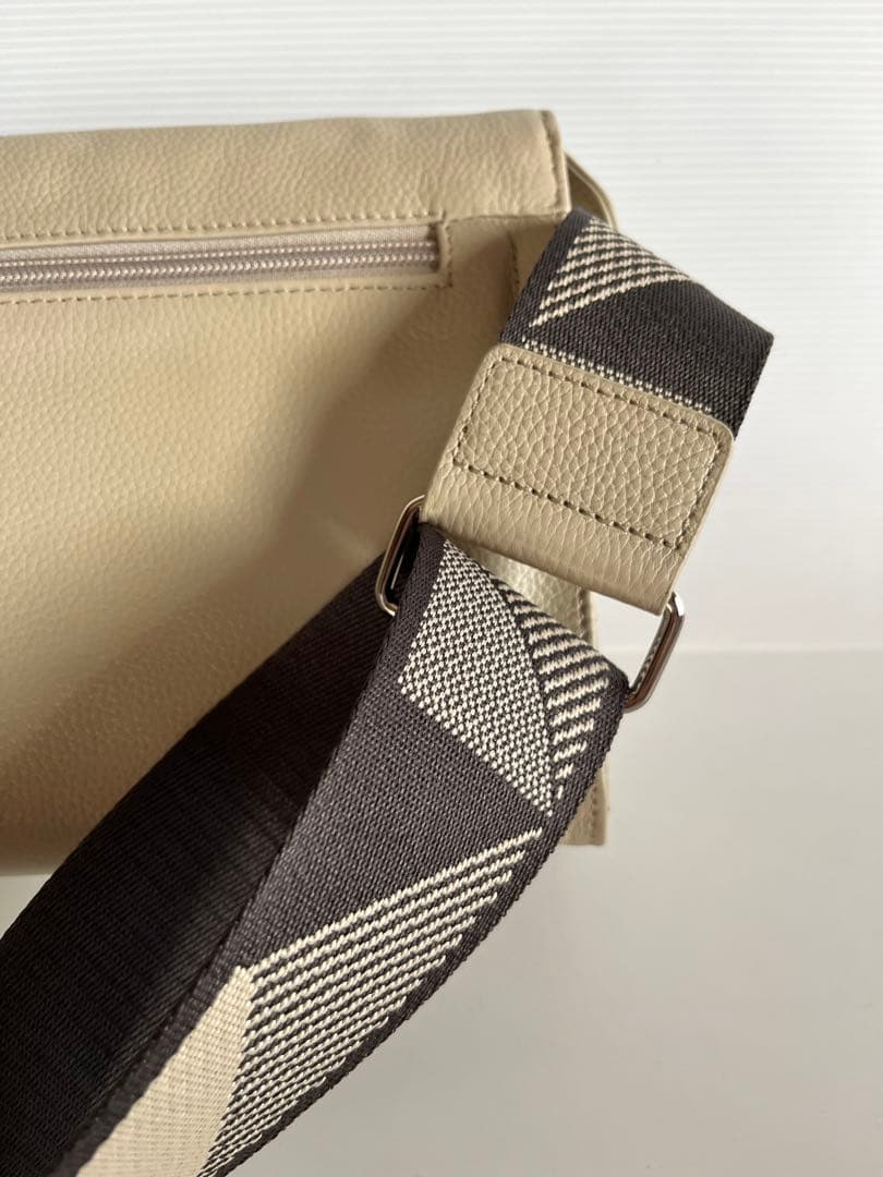 ear PAPILLONNERイアパピヨネ 柄ワイドテープショルダーバッグ 本革