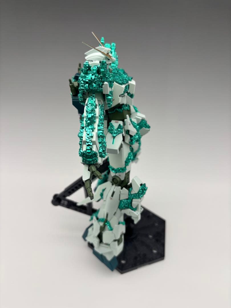 MG 1/100 ユニコーンガンダム(光の結晶体) 塗装完成品