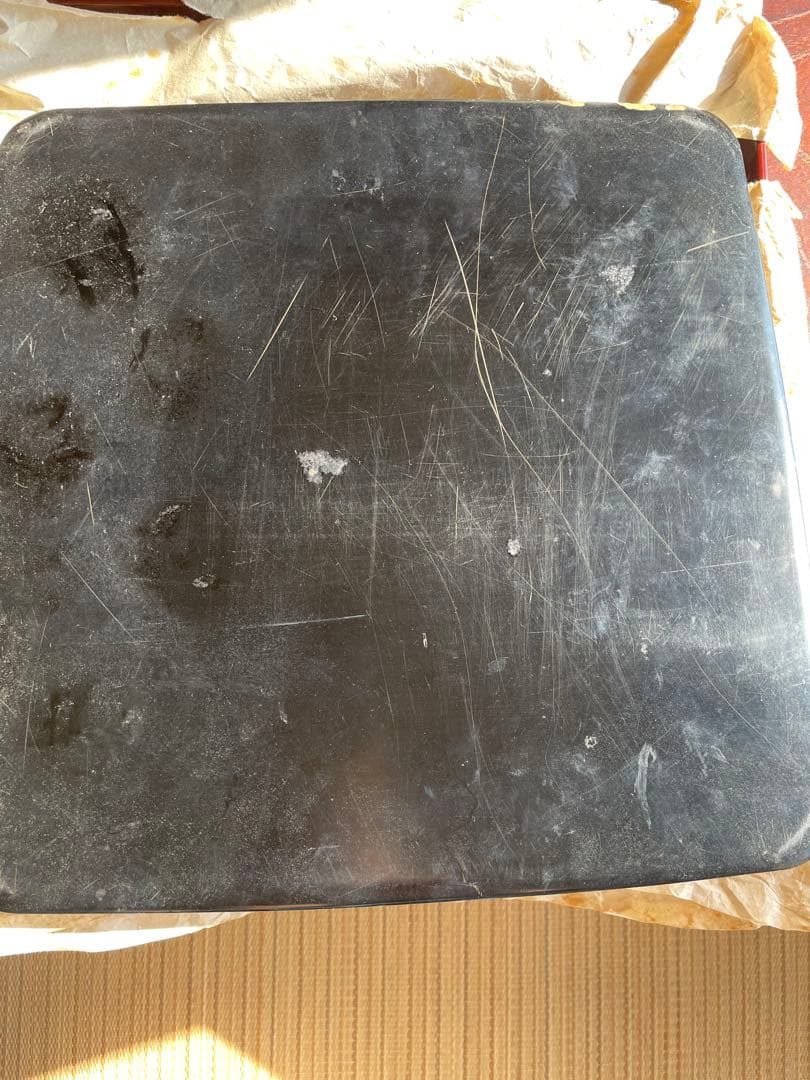 骨董品　希少　金箔装飾の黒漆塗り膳 収納箱付き