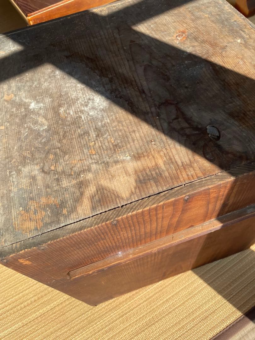 骨董品　希少　金箔装飾の黒漆塗り膳 収納箱付き